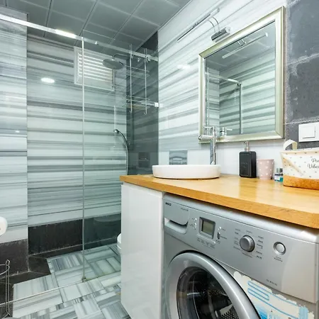 Entire Building For Large Groups And Families W Elevator And 5 Bathrooms Apartamento