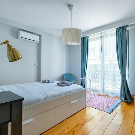 Entire Building For Large Groups And Families W Elevator And 5 Bathrooms