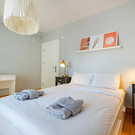 Entire Building For Large Groups And Families W Elevator And 5 Bathrooms Apartment Istanbul