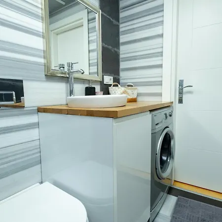Entire Building For Large Groups And Families W Elevator And 5 Bathrooms Appartement