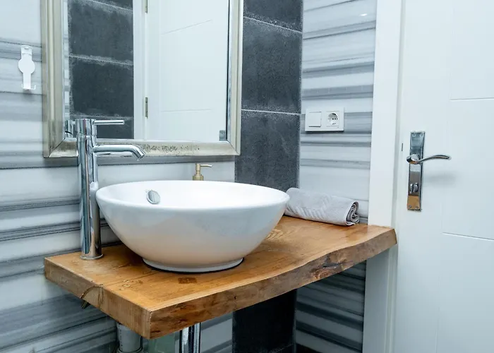 Entire Building For Large Groups And Families W Elevator And 5 Bathrooms