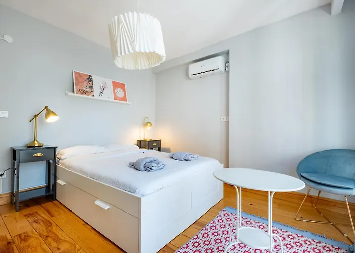 Entire Building For Large Groups And Families W Elevator And 5 Bathrooms *