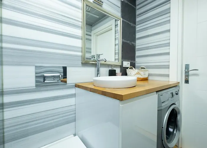 Entire Building For Large Groups And Families W Elevator And 5 Bathrooms