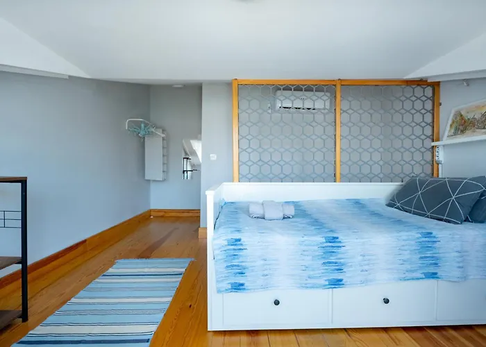 Entire Building For Large Groups And Families W Elevator And 5 Bathrooms