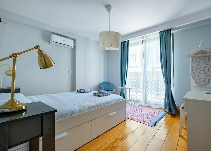 Entire Building For Large Groups And Families W Elevator And 5 Bathrooms