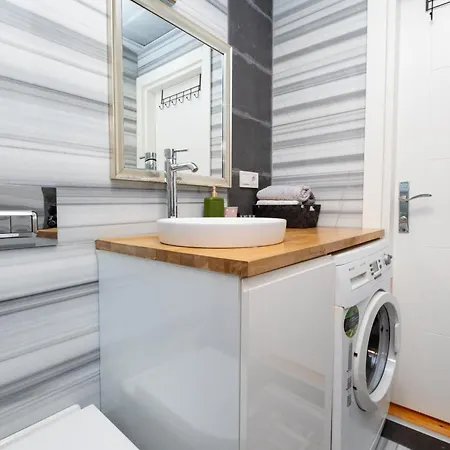 Apartman Entire Building For Large Groups And Families W Elevator And 5 Bathrooms