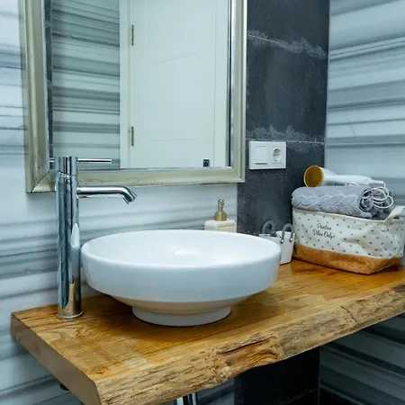 Entire Building For Large Groups And Families W Elevator And 5 Bathrooms Lägenhet